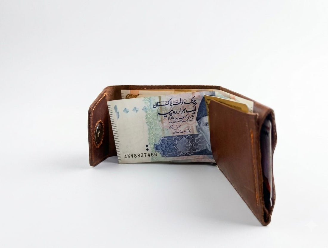The Ultimate Guide to Men’s Leather Wallets: How to Choose the Perfect Smart & Slim Design